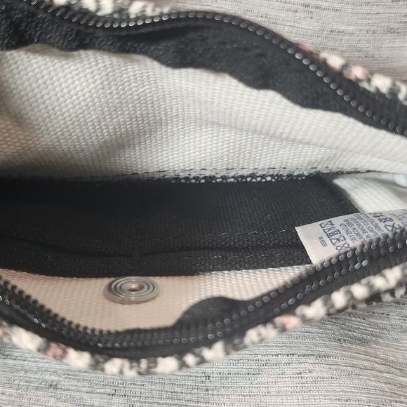 Lands’ End Wristlet 7.5 x 5 black/white/red Cotton Hoodstooth - Picture 5 of 5